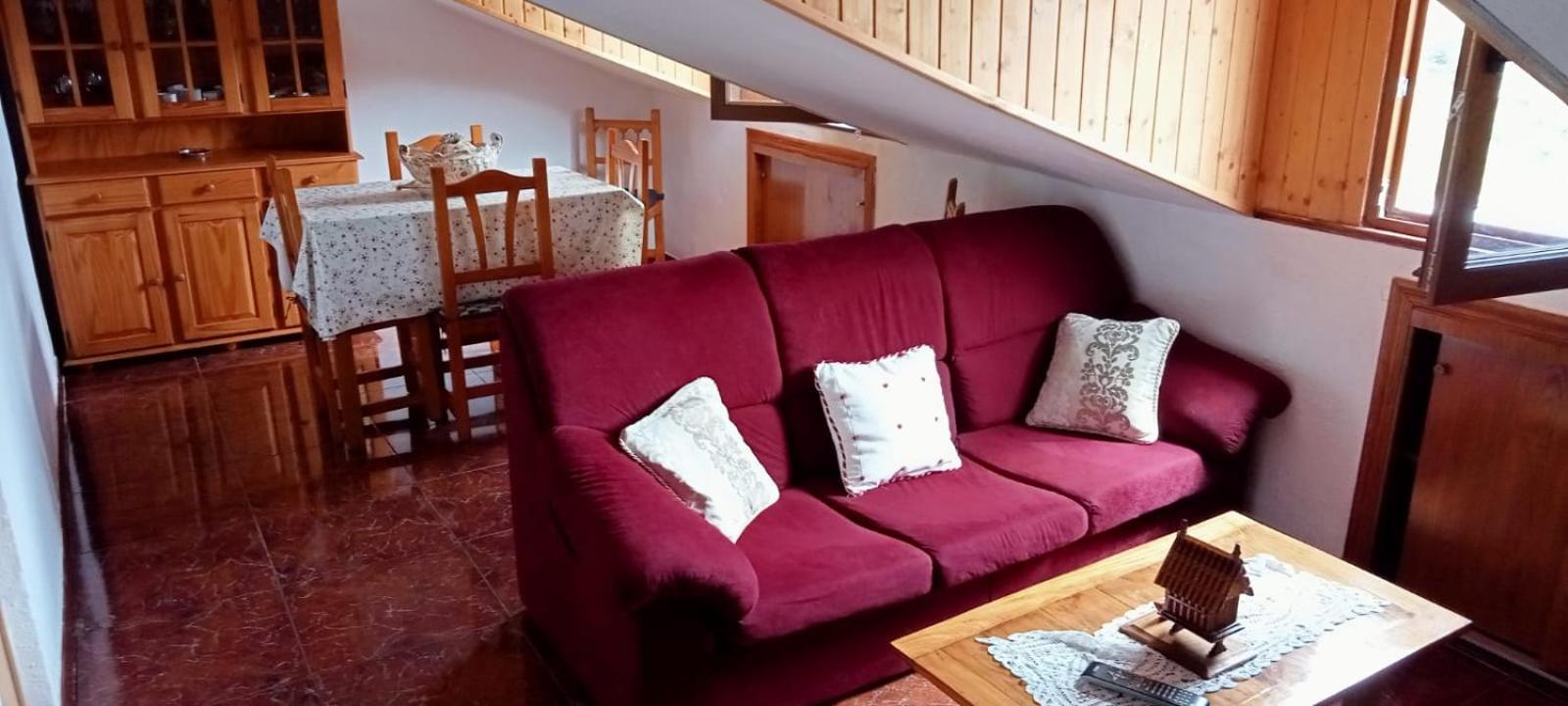 Abuhardillado En Pueblo Asturiano *